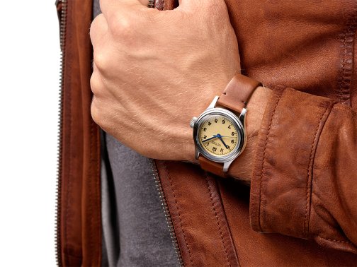 浪琴推出復古Heritage系列腕表，參照1947法國海軍手表
