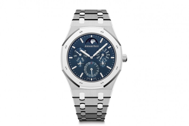 本來復雜的萬年歷表一向予人很厚重的感覺,但在愛彼的妙筆下,復雜,也 本來復雜的萬年歷表一向予人很厚重的感覺,但在愛彼的妙筆下,復雜,也