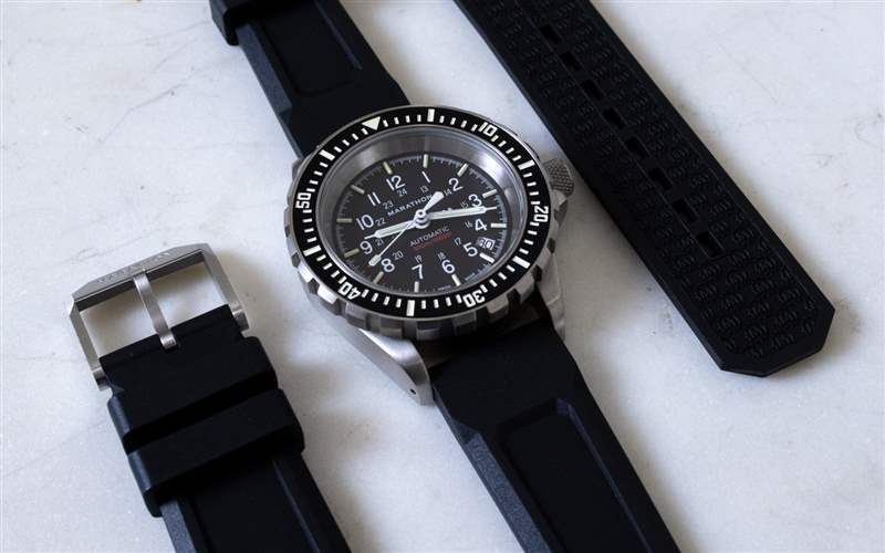 親身體驗(yàn) Marathon Watch 的全新“3 件式橡膠表帶套件”