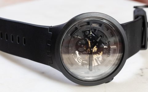 動手操作：Swatch Big Bold 生物陶瓷 C-Black 手表