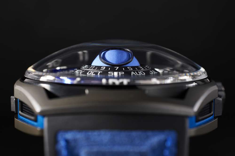 HYT Supernova Blue Moon Runner 側(cè)視圖