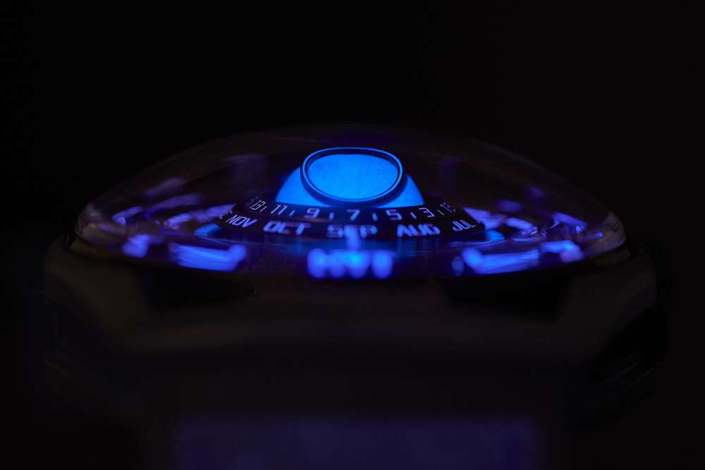 HYT Supernova Blue Moon Runner 橫向流明拍攝