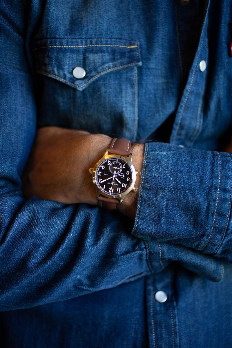 作者手腕上的百達翡麗 Calatrava Travel Time。