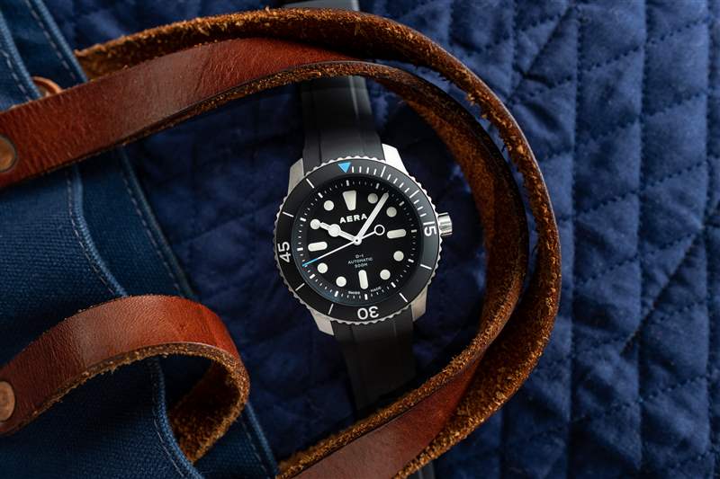 藍(lán)色背景上的 Aera D-1。