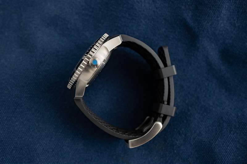 Aera D-1 Diver 的側(cè)面輪廓。