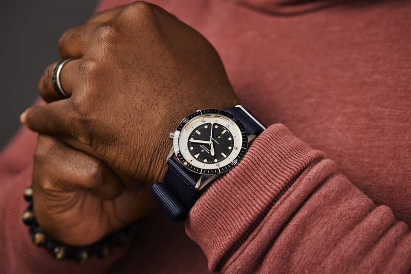 手腕上的復古百年靈