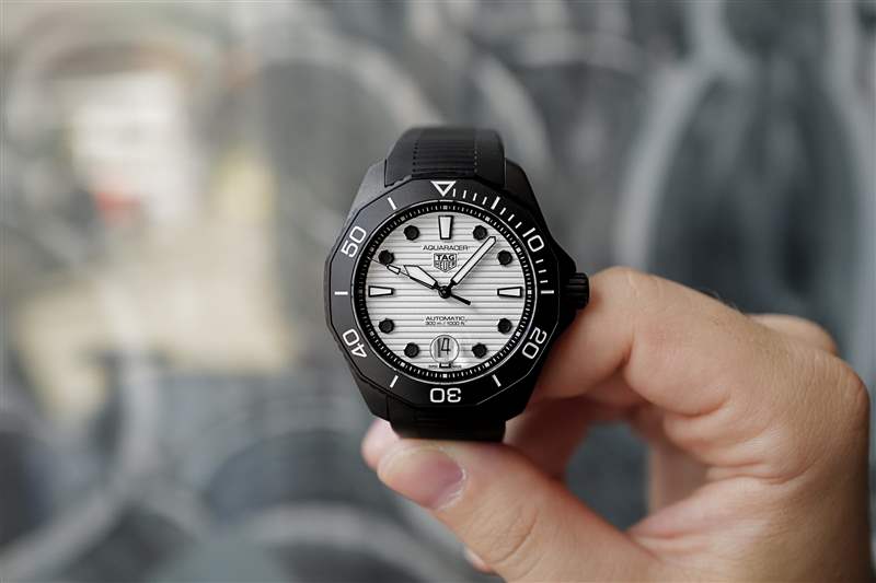 親身體驗(yàn)全新泰格豪雅夜間潛水系列是年度熱門單曲