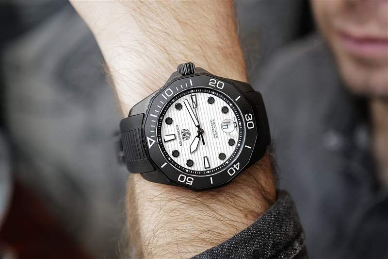 親身體驗(yàn)全新泰格豪雅夜間潛水系列是年度熱門單曲