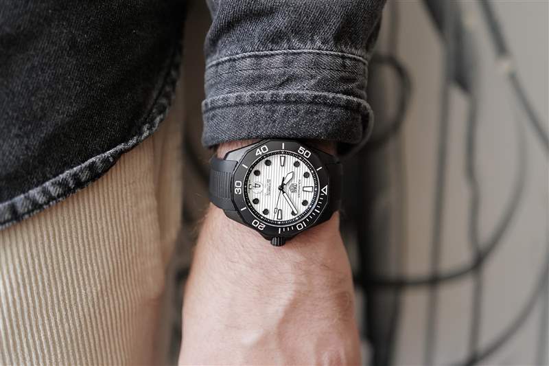 親身體驗(yàn)全新泰格豪雅夜間潛水系列是年度熱門單曲