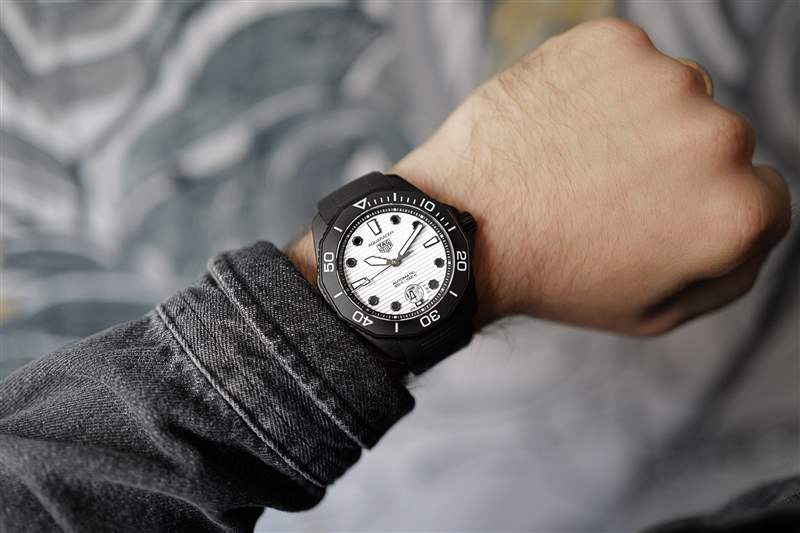 親身體驗(yàn)全新泰格豪雅夜間潛水系列是年度熱門單曲