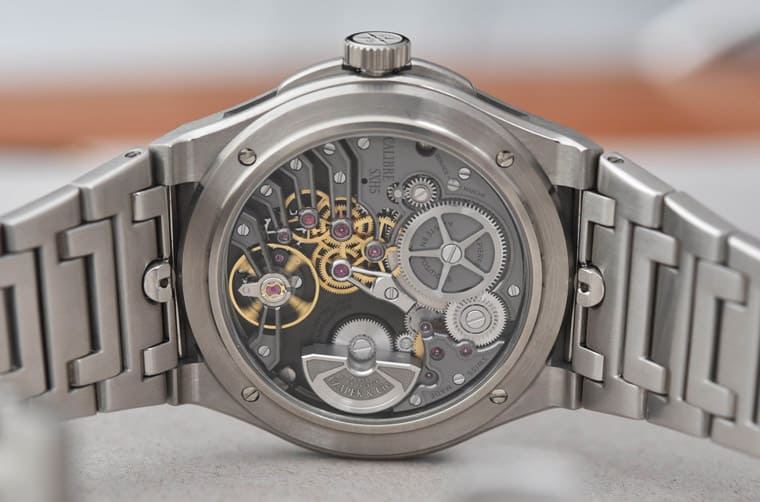 面盤設計很有巧思、要價超過百萬的CZAPEK運動風三針表