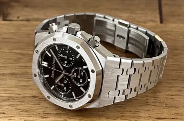 AP皇家橡樹和江詩(shī)丹頓Overseas高級(jí)不銹鋼計(jì)時(shí)表比較