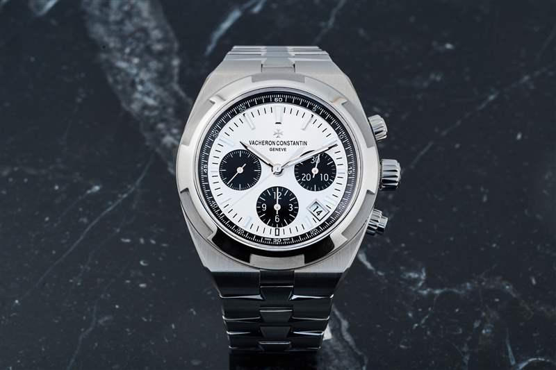 江詩丹頓縱橫四海熊貓坐在手鐲上