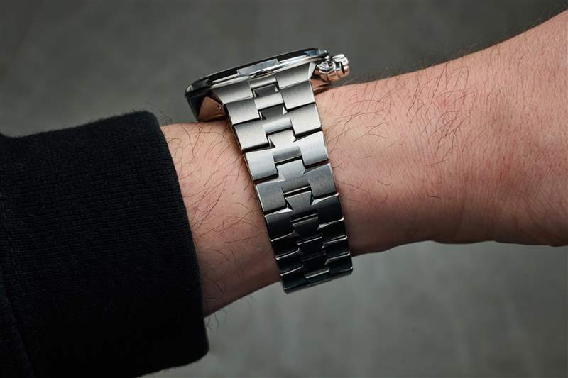 腕上旋轉的江詩丹頓縱橫四海計時碼表