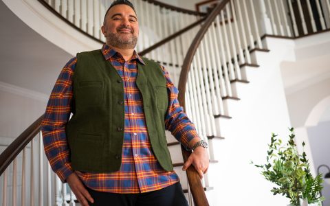 他喜歡手表，但他可能更喜歡看聚會