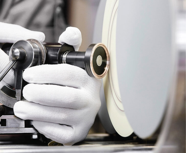 為何勞力士手表表殼鏈帶讓人感覺(jué)特別光亮細(xì)致