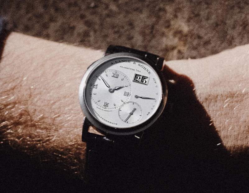 除了大日期這個特色，朗格經(jīng)典款Lange 1還蘊含黃金比例設(shè)計原則？