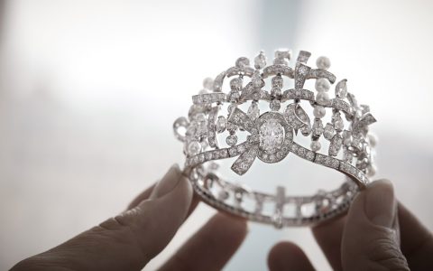 以寶石編織出斜紋軟呢那般的柔軟｜Tweed de CHANEL頂級珠寶系列