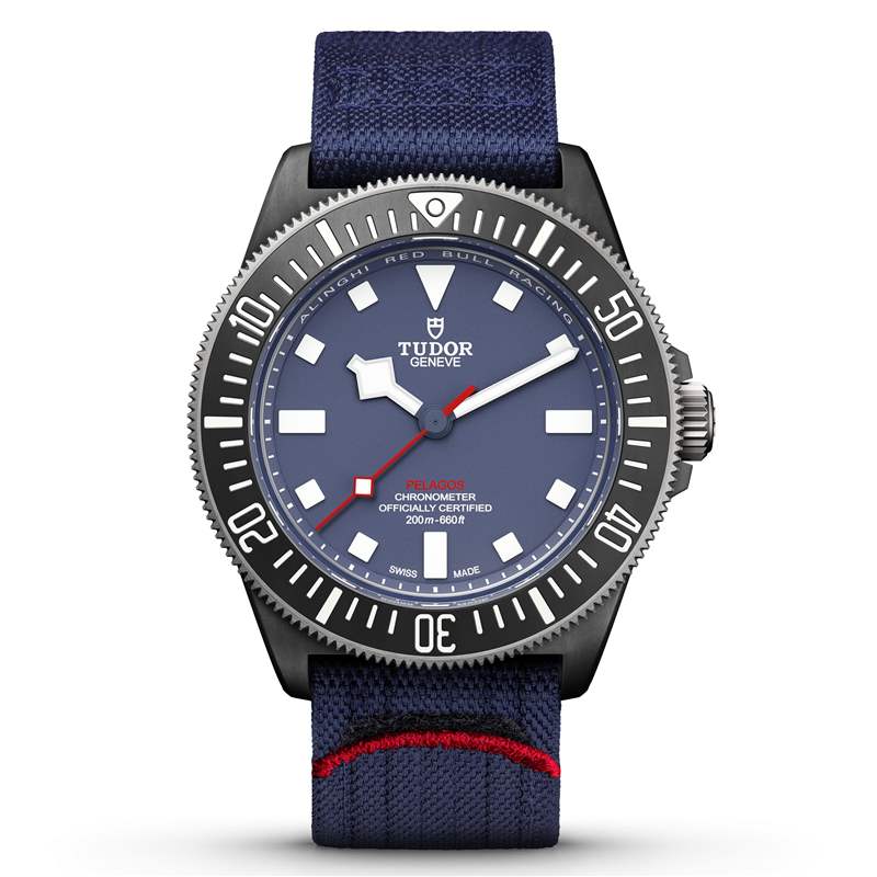 『新表』帝舵推出Pelagos FXD Alinghi Red Bull Racing Edition大三針腕表和計時碼表：碳復合材料表殼，藍白灰帆船色