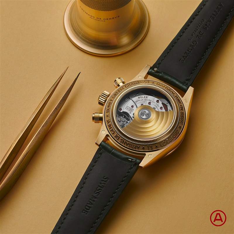 金色表殼搭配綠色調是個特別又賞心悅目的組合，不過想要找出表主心中理想的綠色調，改裝過程可是讓改裝表品牌傷透腦筋。 （IG@artisansdegeneve）