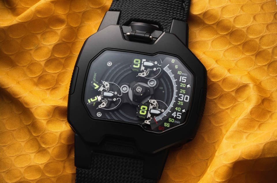 URWERK UR-120系列改換黑色造型詮釋創意衛星轉頭顯時技術
