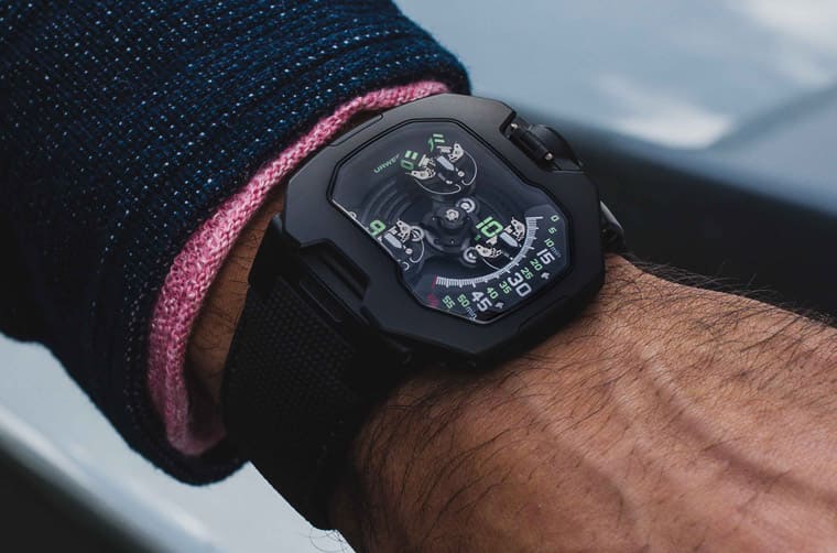 URWERK UR-120系列改換黑色造型詮釋創意衛星轉頭顯時技術