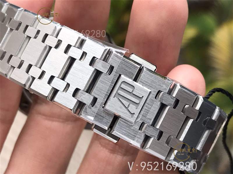 專柜的手表一般比網(wǎng)上平臺(tái)貴多少(它們都是正品嗎)