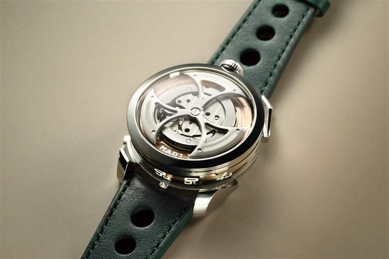 MB&F推出M.A.D. 1 GMT Milano轉(zhuǎn)盤(pán)數(shù)字顯示腕表