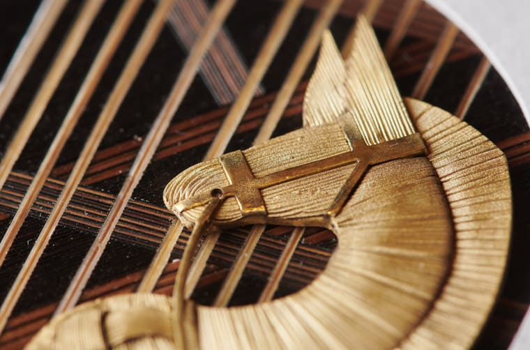 愛馬仕Slim d'Hermès懷表以馬鬃細(xì)工鑲嵌搭配雕刻工藝詮釋駿馬絲巾主題